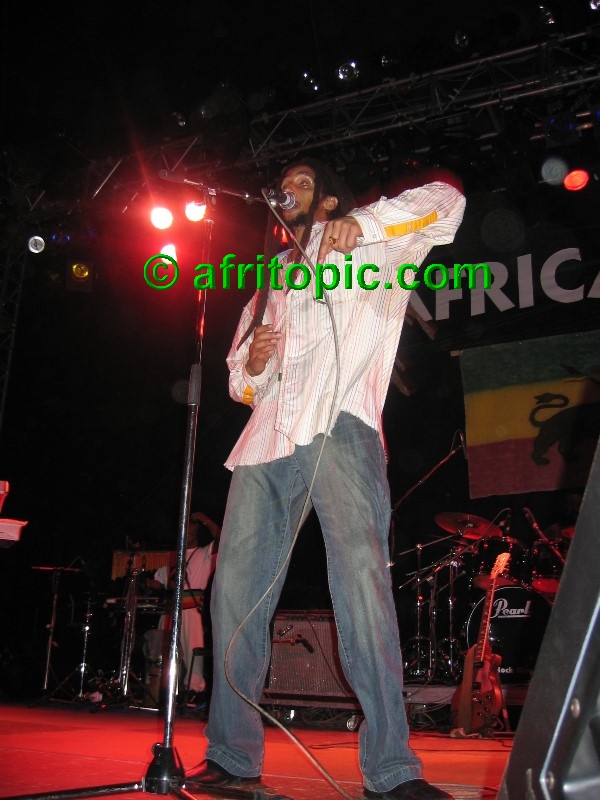 ../Images/AfricaFestival-27-28May05 191.jpg